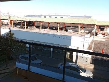 Apartamento: Vista da sacada para o com�rcio local
